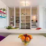アパート White Towers Residences
