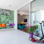 アパート White Towers Residences