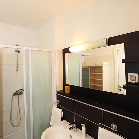 White Towers Residences Апартаменти