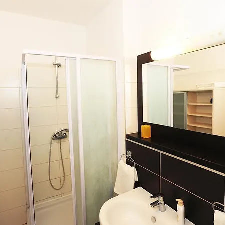 White Towers Residences Апартаменти